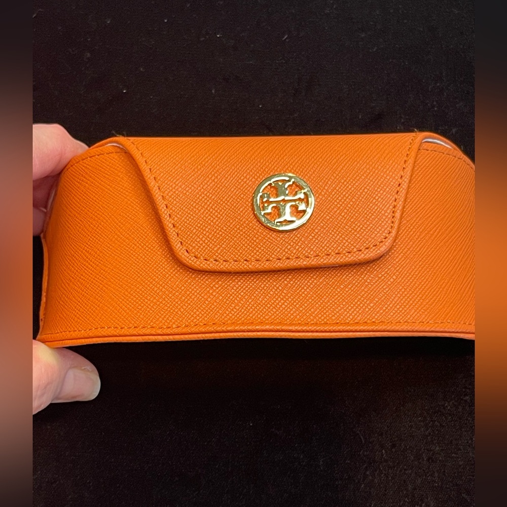 NWOT Tory Burch glasses carrier.